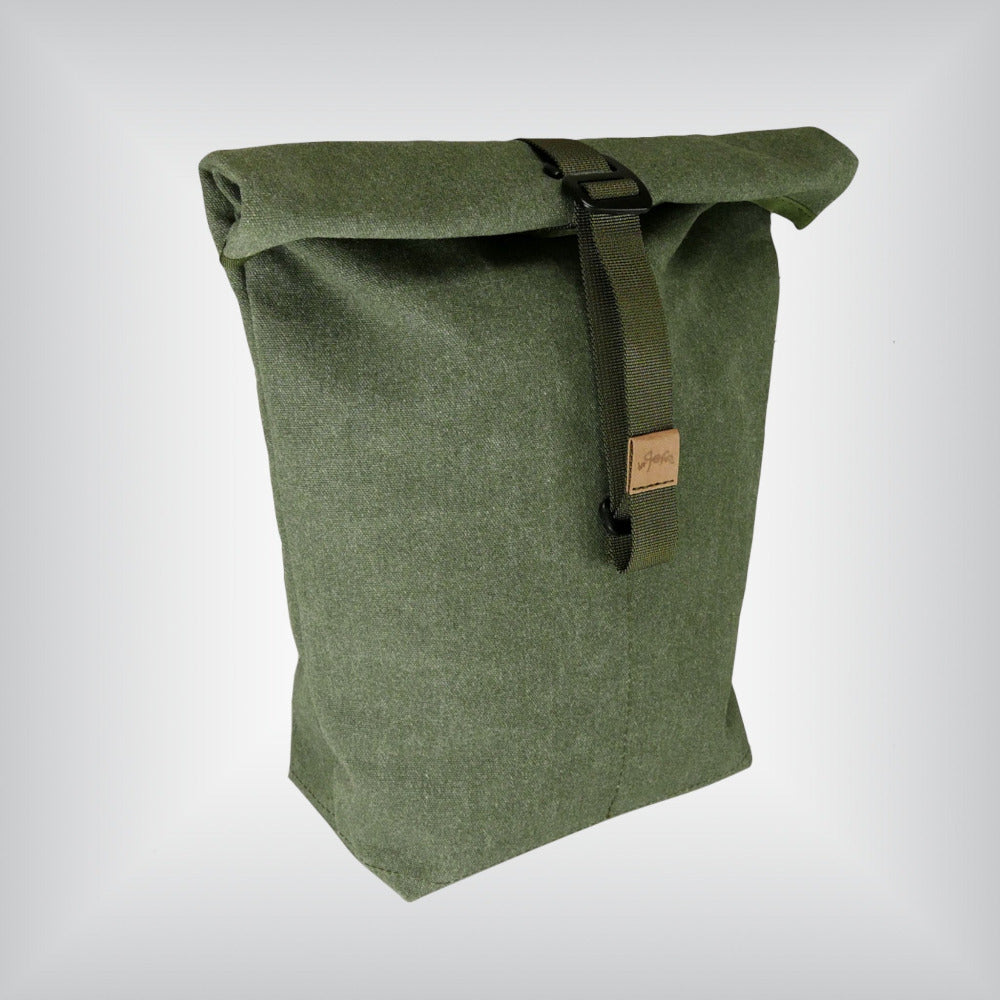La Jefa Workshop's Handcrafted Handlebar Bag - The Sergeant, a robust and water-resistant canvas bag with a double-layered back and flap for improved waterproofing. Three-position closure strap offers flexibility, while five inside pockets keep your essentials organized and accessible.
