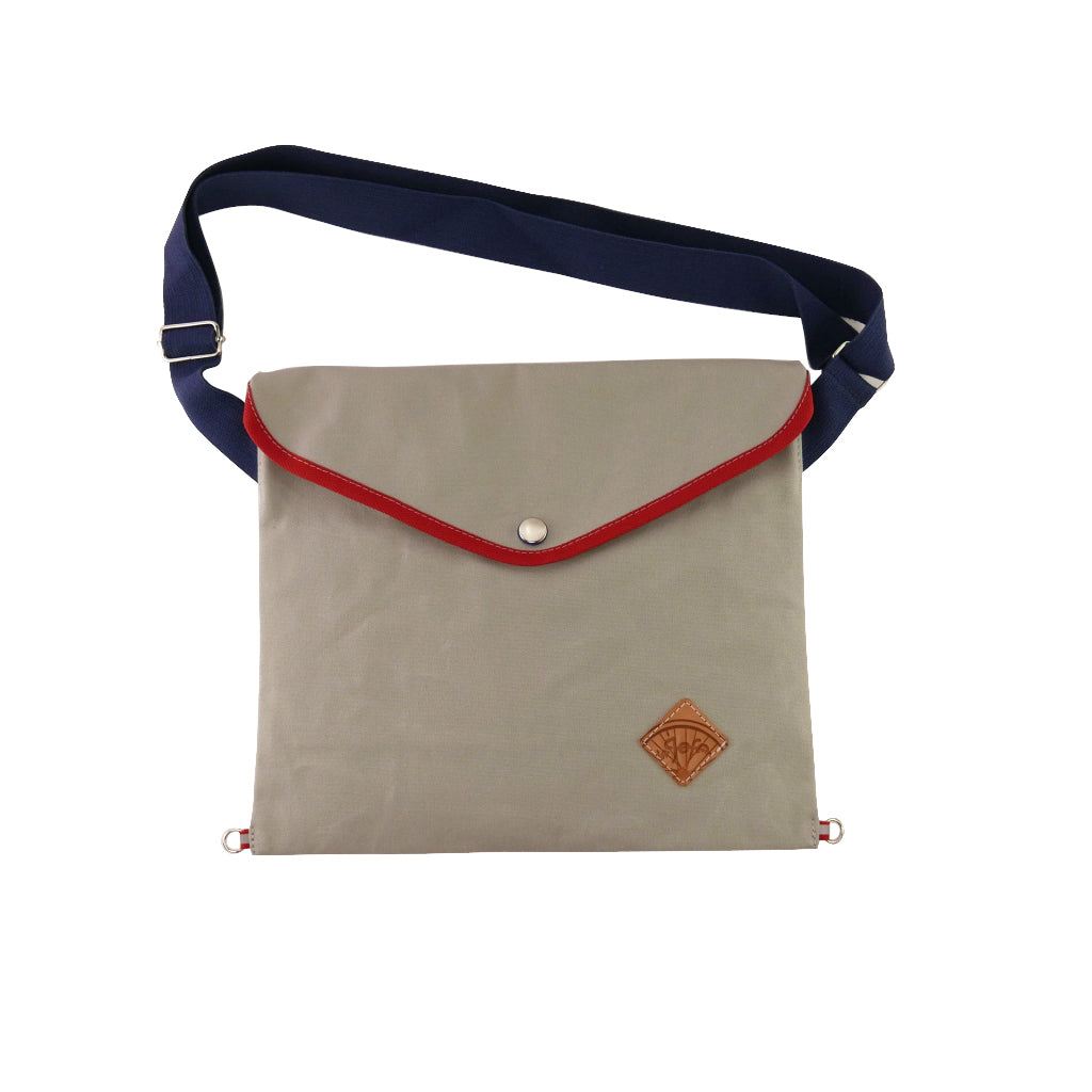 Musette with triangle flap in gray