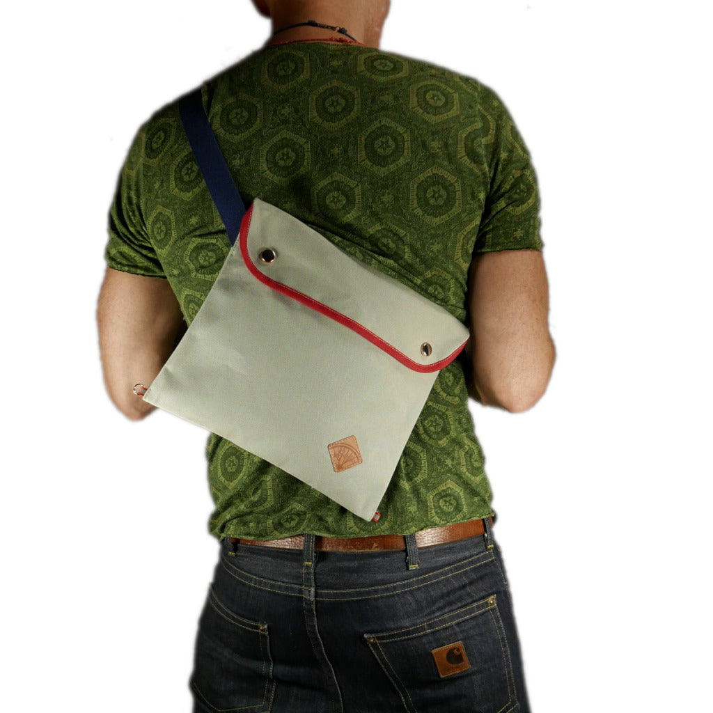 Musette with flap in gray