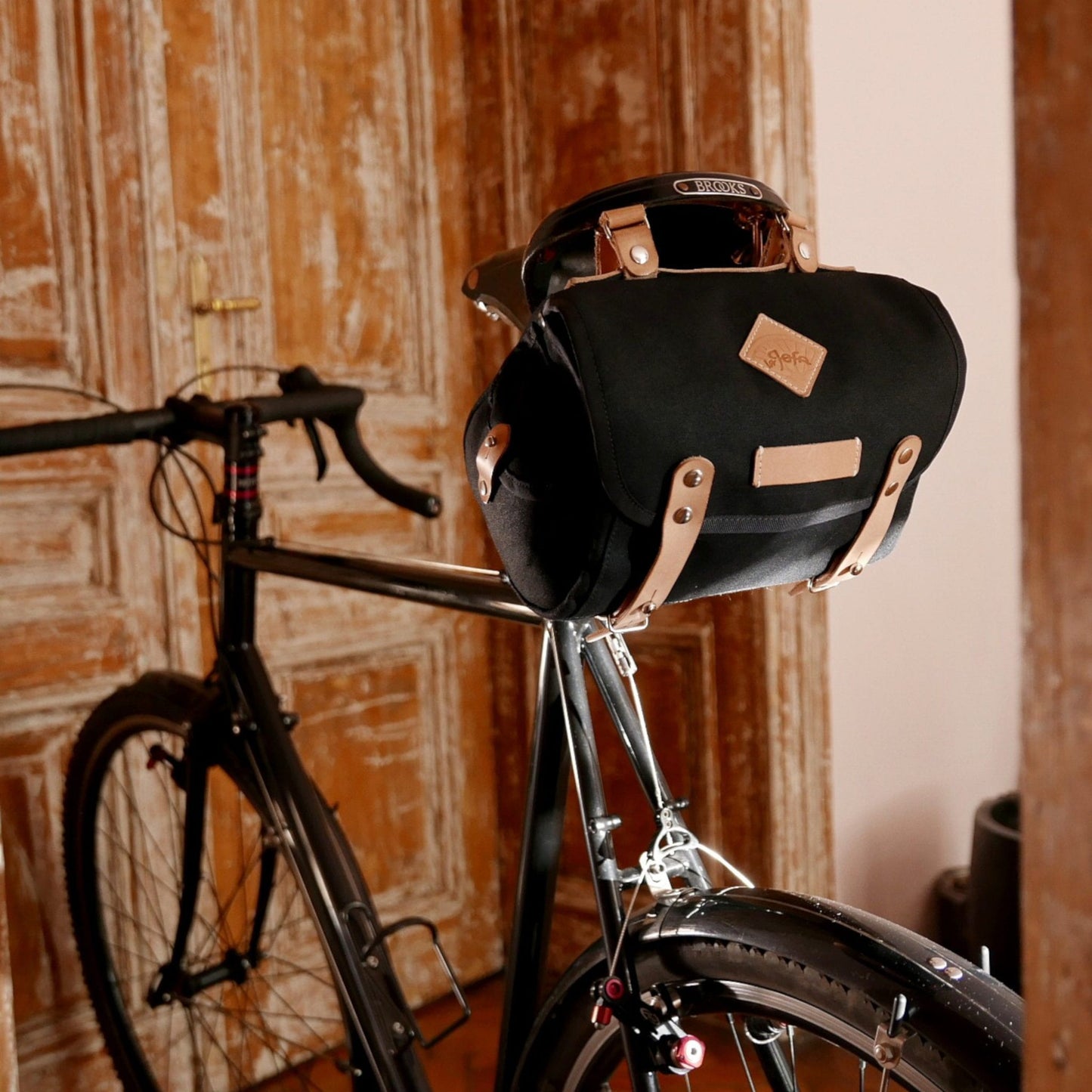 Gooralka - Black - Handlebar bag - Saddle bag - Shoulder bag - La Jefa and sons