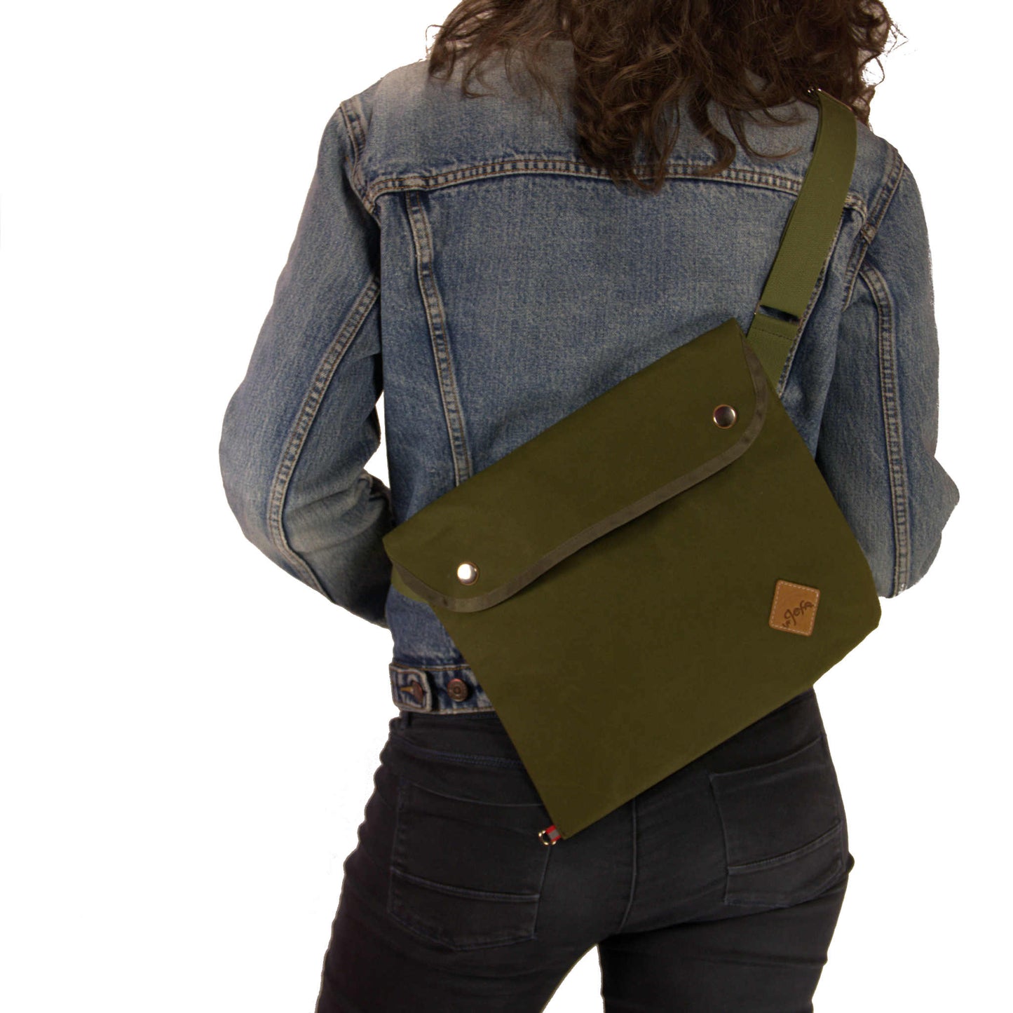 Musette with flap in olive green
