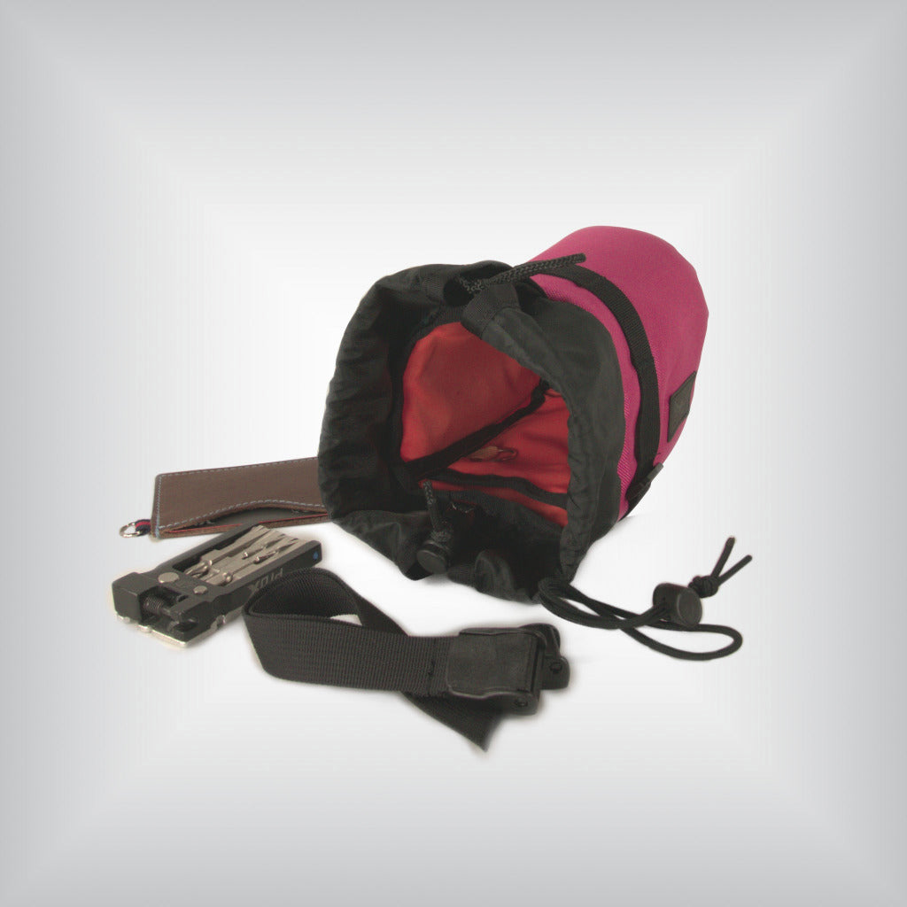 Opening of the pink cycling bag.