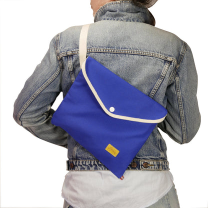 Musette with triangle flap in royal blue