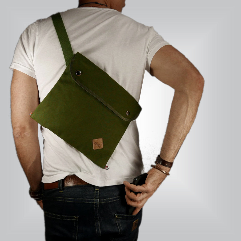 Musette with flap in olive green