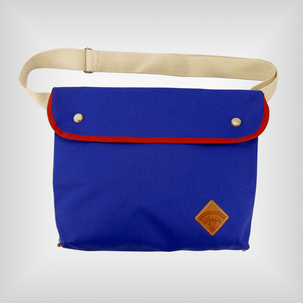 Blue medium sized bag with red rim and snap buttons closure