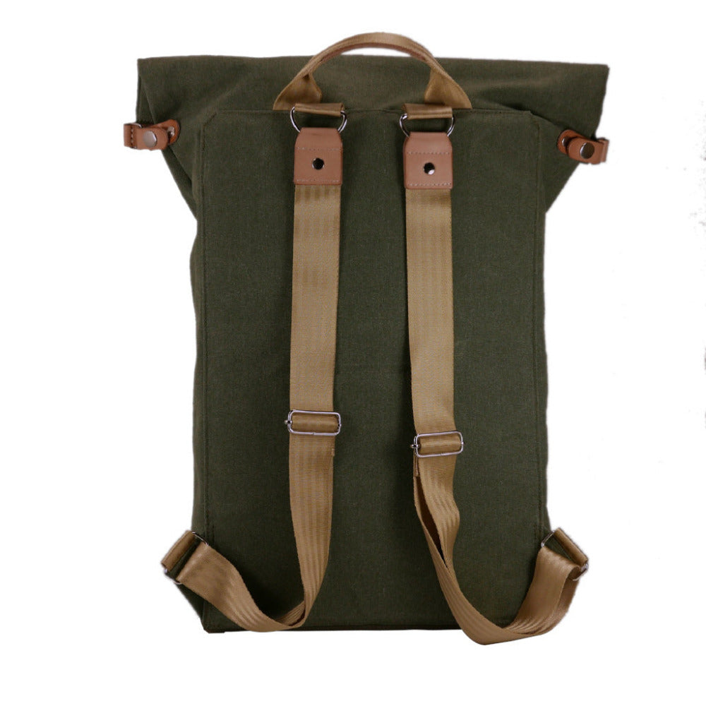 Padded back and comfortable shoulder straps in canvas backpack